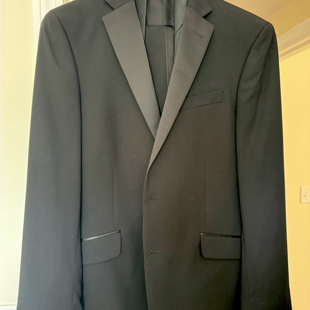 Black tux, 43L